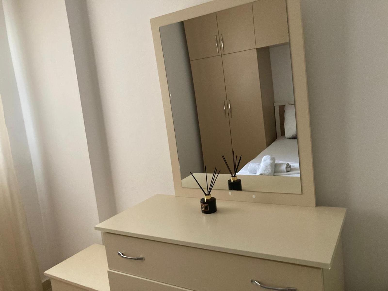 Hergi Apartament Вльора Екстер'єр фото